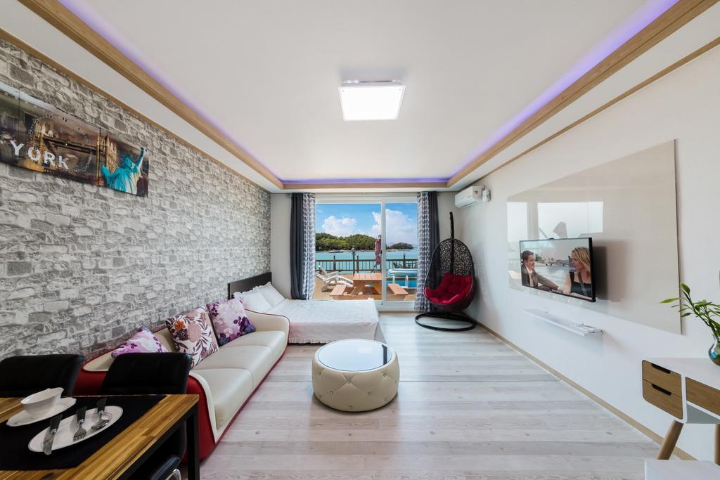 Dolsanmaru Pension Yeosu Extérieur photo