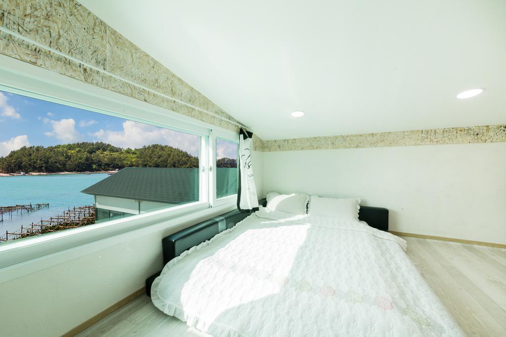 Dolsanmaru Pension Yeosu Extérieur photo